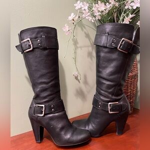 Arturo Chiang black heeled boots